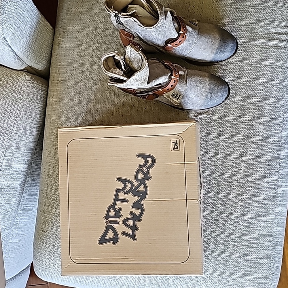 Dirty Laundry Tucen Canvas Tan Booties - Size 6.5